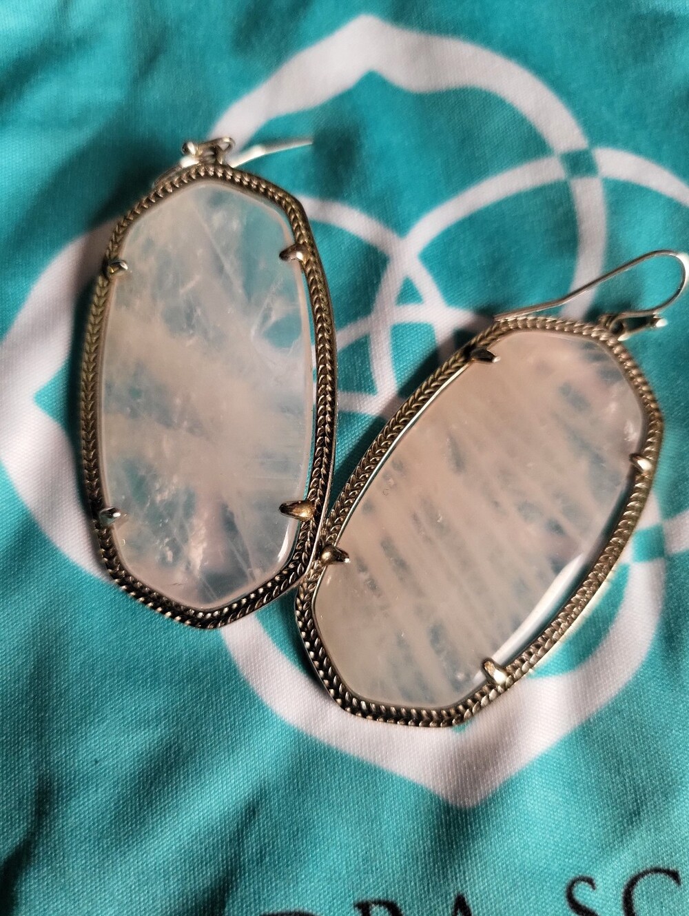 KENDRA SCOTT CLEAR IRRIDECENT SILVER TONE EARRINGS